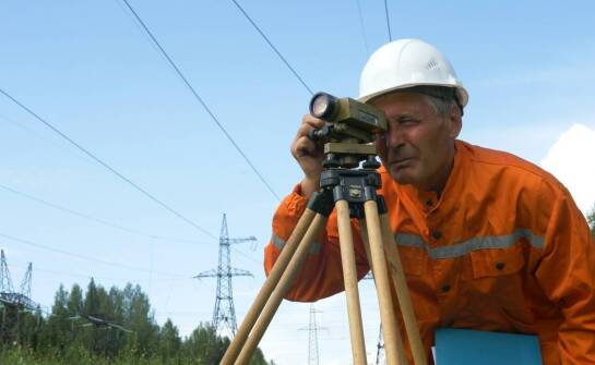 Jakie dokumenty i pomiary wykonuje geodeta przy zakupie nieruchomości