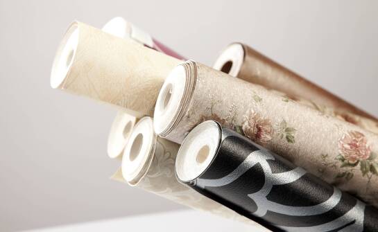 Tapety winylowe czy papierowe? Przewodnik po wyborze odpowiedniego materiału
