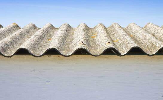 Znaczenie właściwej hydroizolacji dachów technicznych w ochronie budynków