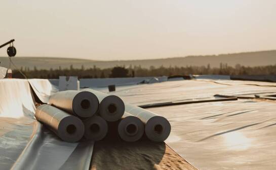 Izolacje dachów płaskich – jakie rozwiązania sprawdzają się w praktyce