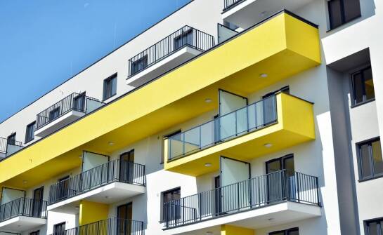 Skuteczna ochrona balkonów i tarasów przed wilgocią – co warto wiedzieć