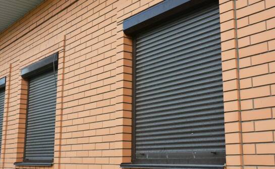 Rolety zewnętrzne – jak wpływają na izolację cieplną i akustyczną domu