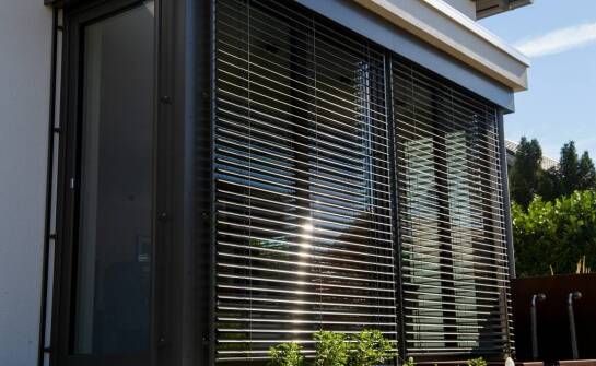 Rolety zewnętrzne – jak poprawić prywatność i zwiększyć komfort mieszkania
