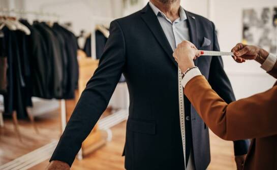 Odzież dla pracowników – funkcje, materiały i znaczenie w miejscu pracy