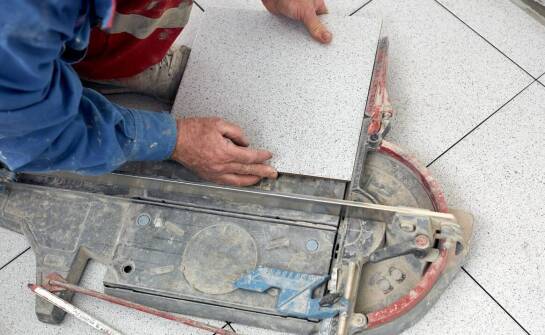 Kostka brukowa – zalety i inspiracje aranżacyjne w przestrzeni ogrodu