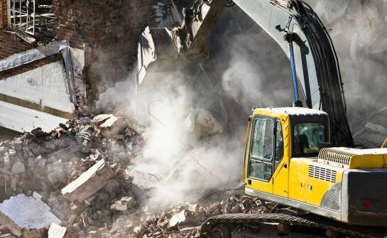 Jak przebiegają wyburzenia oraz rozbiórki i jakie formalności należy spełnić?