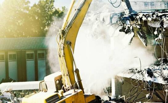 Jak przebiegają prace wyburzeniowe i na co zwrócić uwagę przed rozpoczęciem
