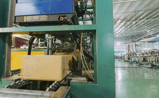 Najważniejsze korzyści z wyboru używanych maszyn do pakowania produktów