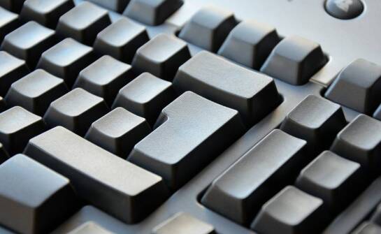 Klawiatura mechaniczna – czym się wyróżnia i jakie ma zalety?