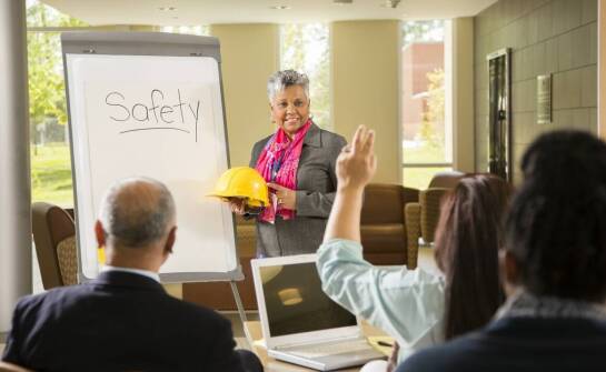 Szkolenia BHP – jakie są zasady, rodzaje i najważniejsze korzyści