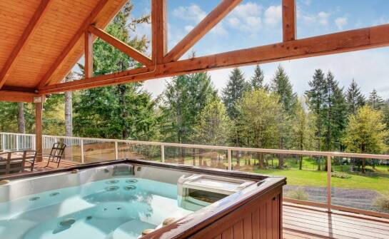 Wypoczynek w domu z jacuzzi wśród górskich widoków – inspiracje i zalety
