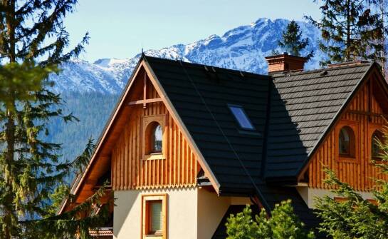 Dom w górach do wynajęcia – inspiracje na pobyt w otoczeniu natury