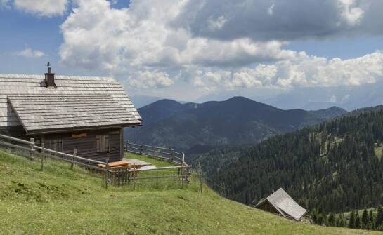 Chatka w górach w Beskidach – inspiracje na wypoczynek i bliskość natury