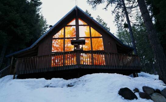 Górski domek w otoczeniu natury – inspiracje na spokojny wypoczynek