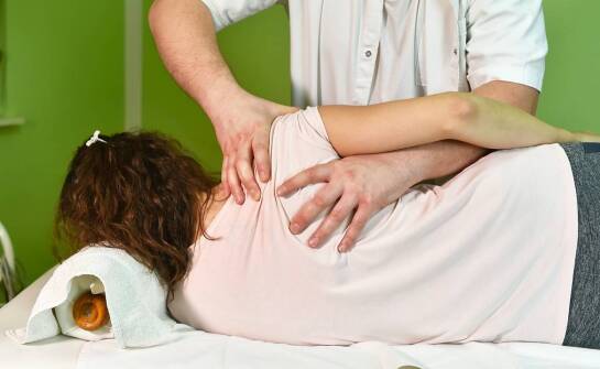 Rehabilitacja – kluczowe etapy, cele i znaczenie w leczeniu urazów