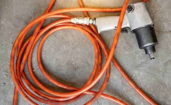 Węże antywibracyjne – zastosowania, budowa i kluczowe korzyści użytkowania