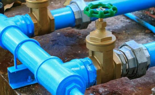 Jaką rolę pełnią zawory kulowe w systemach wodnych?