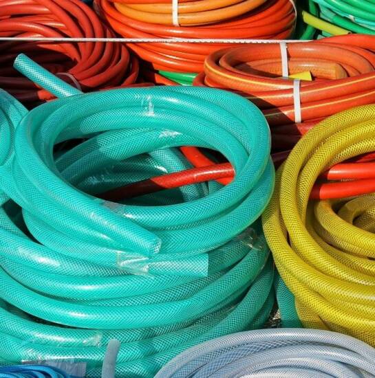 Jak powstają węże antywibracyjne i jakie materiały gwarantują ich trwałość