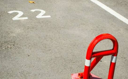 Blokady parkingowe – skuteczne rozwiązania na ochronę miejsc postojowych