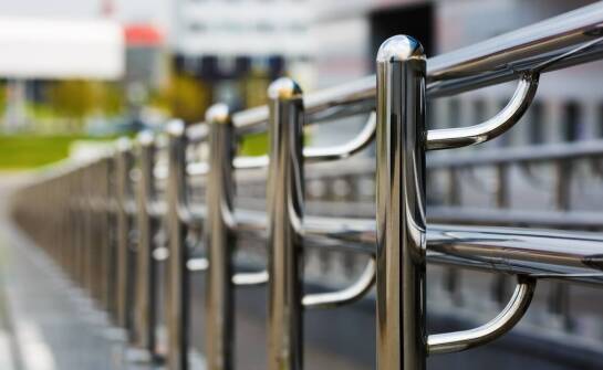 Szlabany na parkingach – zasady działania i ich rola w organizacji ruchu