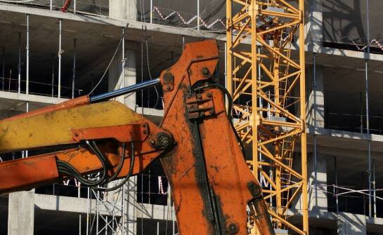 Zasady bezpieczeństwa i najczęstsze zastosowania wind budowlanych w branży