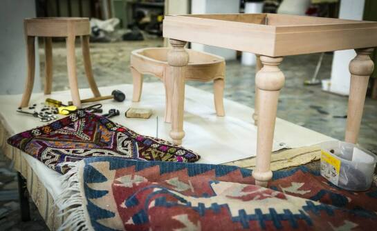 Jakie zalety wyróżniają kółka meblowe w porównaniu z tradycyjnymi stopkami meblowymi?