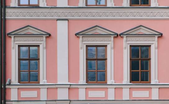 Trwałe i estetyczne elewacje – przegląd materiałów oraz możliwości wykończenia