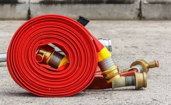 Węże przeciwpożarowe – zastosowania i znaczenie w ochronie przeciwpożarowej