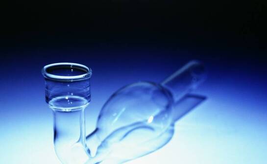 Szkło hartowane – zastosowania, zalety i możliwości wykorzystania w domu