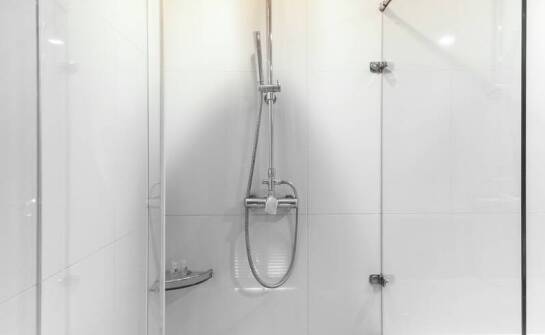 Jak dopasować kabinę prysznicową do aranżacji łazienki – porady i inspiracje