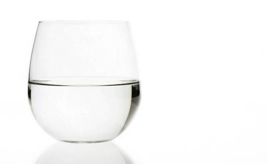 Lacobel – szklane panele do kuchni i łazienki. Zastosowania i zalety