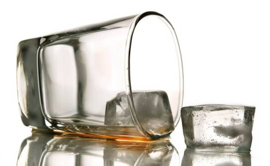 Lacobel ��– pomysły na stylowe i praktyczne zastosowanie szkła w domu