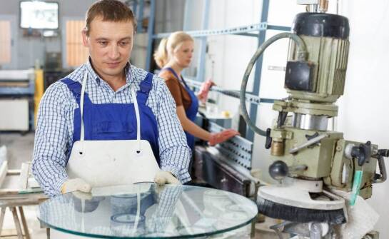 Hartowanie szkła – zastosowania, bezpieczeństwo oraz najważniejsze właściwości