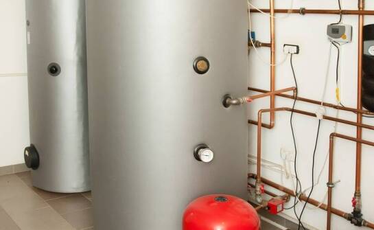 Kotły wodne w budownictwie przemysłowym – zastosowania i zalety rozwiązań