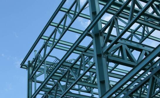 Konstrukcje stalowe – zastosowania i możliwości rozwoju w przemyśle