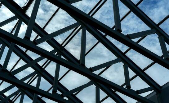 Innowacyjne konstrukcje stalowe – zastosowanie i zalety w przemyśle