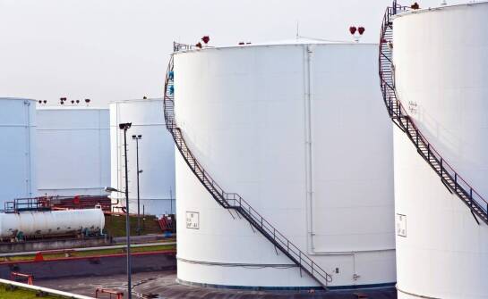 Zbiorniki przemysłowe – funkcje, zastosowania i znaczenie dla produkcji