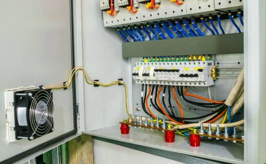 Trendy w budownictwie przemysłowym i instalacjach elektrycznych – przegląd rozwiązań