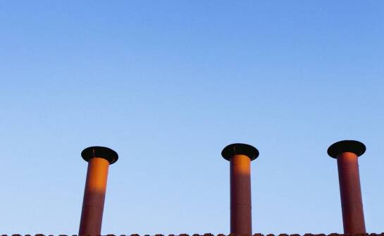 Najważniejsze zastosowania konstrukcji kominów w budownictwie przemysłowym
