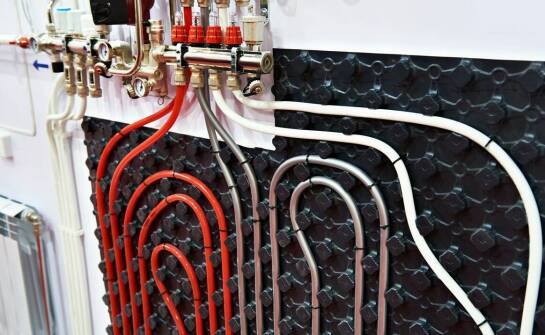 Węzły grzewcze w przemyśle – jak zapewnić efektywność i bezpieczeństwo