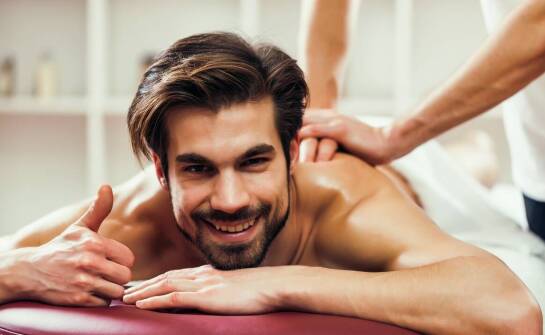 Czym kierować się przy wyborze masażysty? Najważniejsze cechy i umiejętności