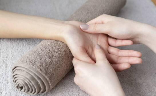 Jak wybrać najlepszego masażystę – kluczowe aspekty skutecznego masażu