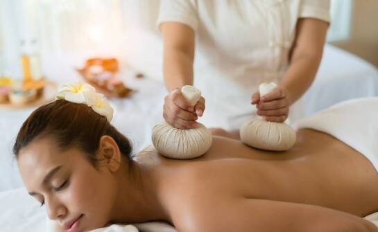 Masaż balijski – tradycja, techniki i działanie egzotycznego rytuału odprężającego
