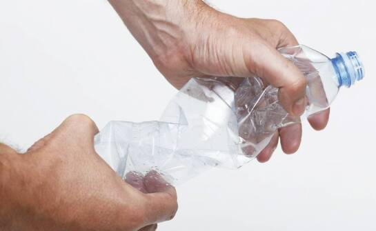 Opakowania plastikowe do żywności – zastosowania, zalety i wpływ na codzienność