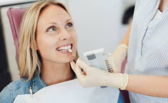 Najskuteczniejsze metody wybielania zębów – porównanie efektów i bezpieczeństwa