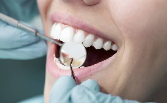 Metody wybielania zębów – jak uzyskać olśniewający uśmiech bez ryzyka