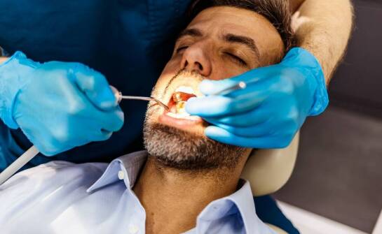 Wybielanie zębów – jak działa zabieg i jakie rezultaty można osiągnąć