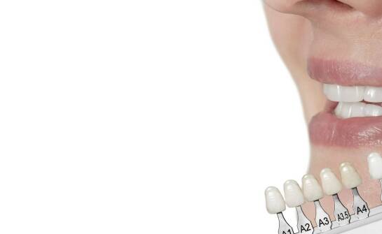 Rodzaje protez zębowych – czym się różnią i kiedy warto je stosować