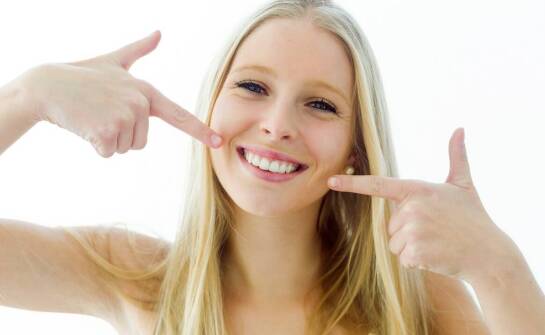 Kiedy warto rozważyć protezy zębowe i jakie są dostępne rozwiązania?