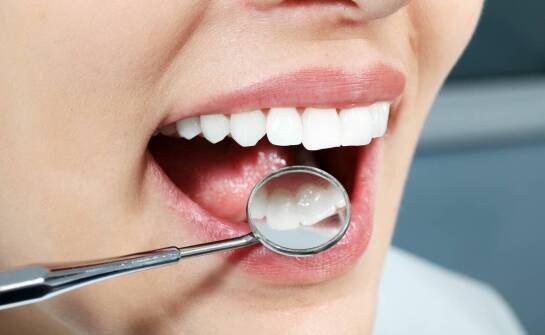 Jakie zabiegi oferuje stomatologia i kiedy warto odwiedzić dentystę